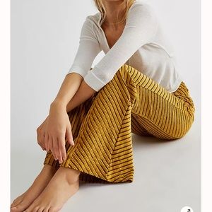 Free People slim pull on velvet pants